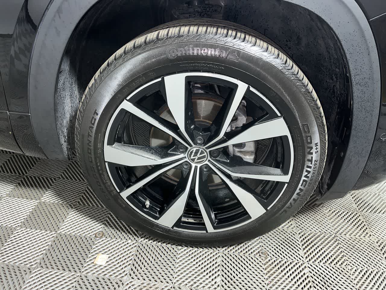 2024 Volkswagen Atlas Cross Sport 2.0T SEL Premium R-Line