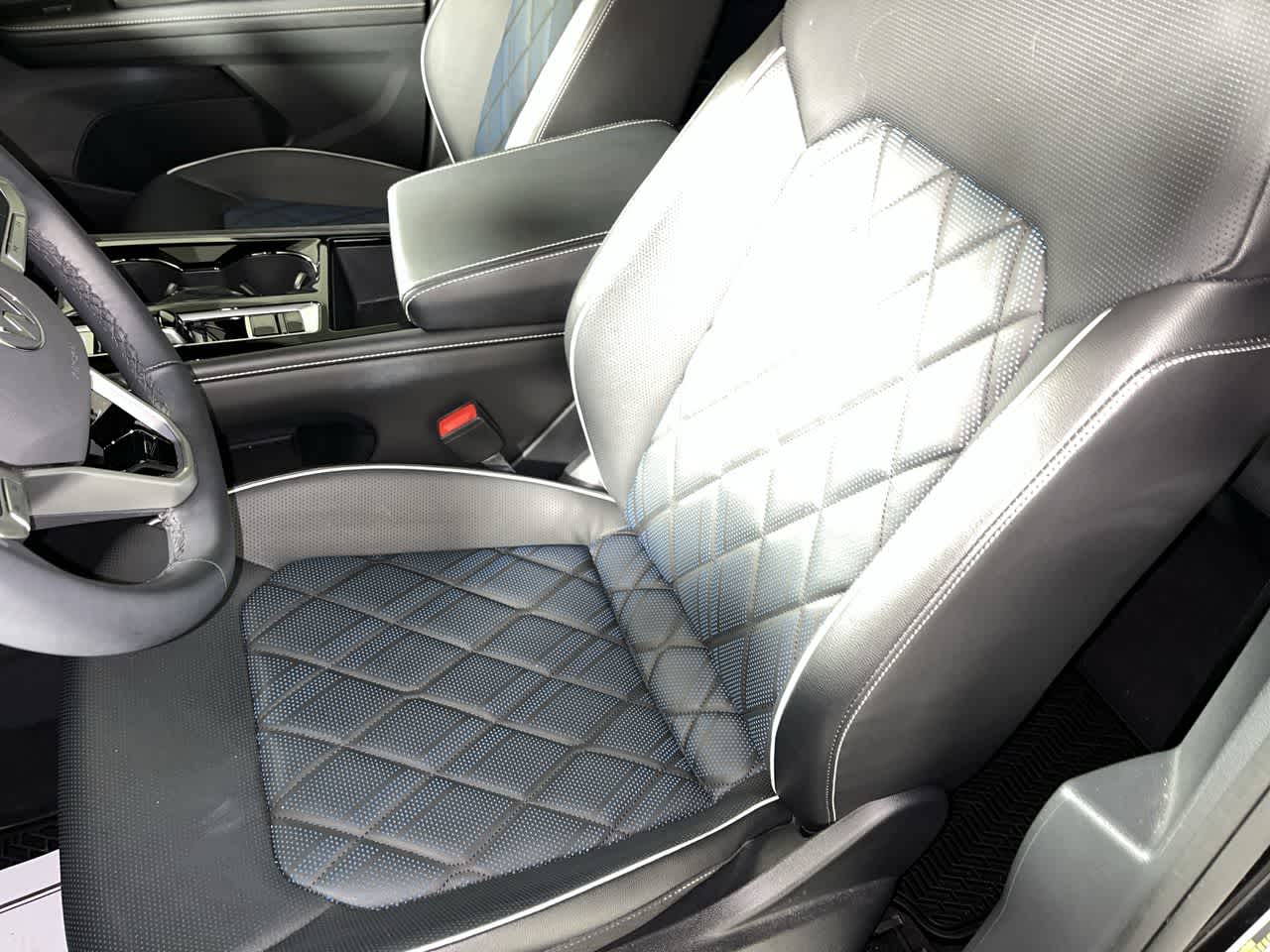 2024 Volkswagen Atlas Cross Sport 2.0T SEL Premium R-Line