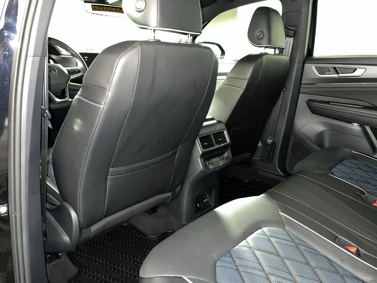 2024 Volkswagen Atlas Cross Sport 2.0T SEL Premium R-Line