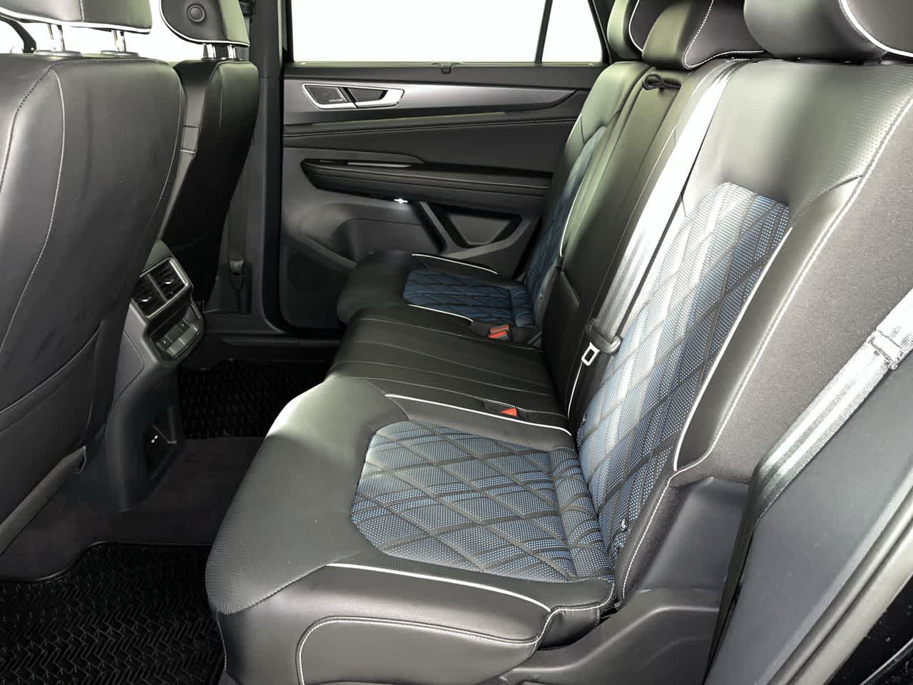 2024 Volkswagen Atlas Cross Sport 2.0T SEL Premium R-Line