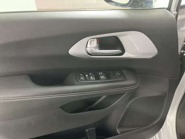 2024 Chrysler Pacifica Touring