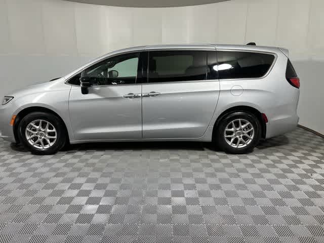 2024 Chrysler Pacifica Touring