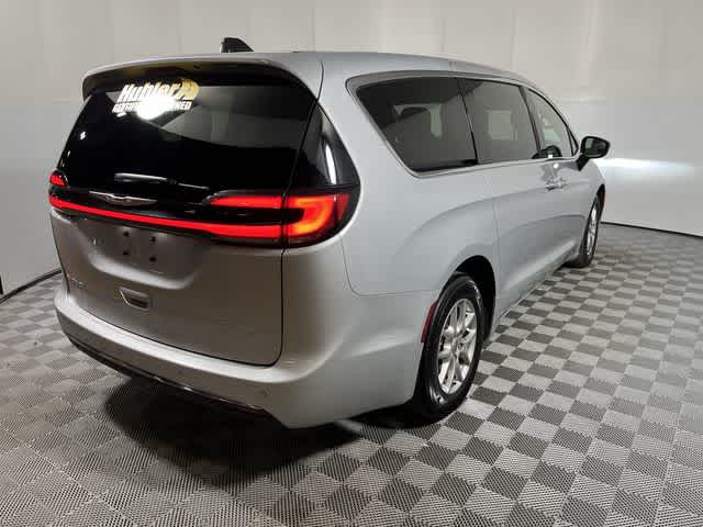 2024 Chrysler Pacifica Touring