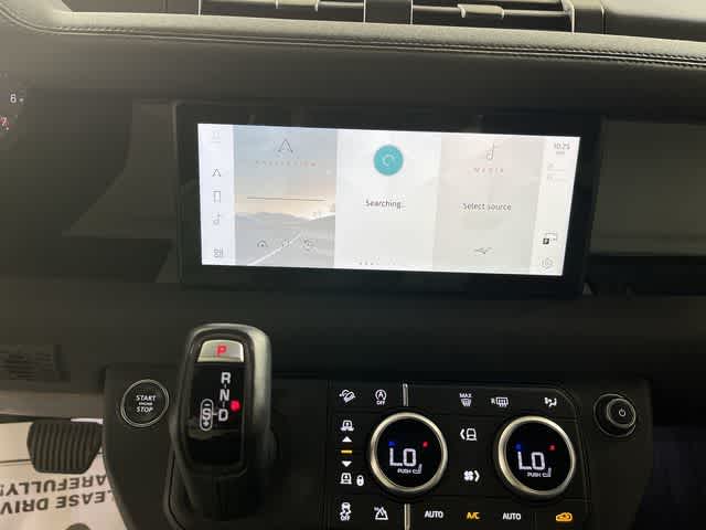 2023 Land Rover Defender SE