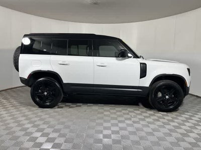 2023 Land Rover Defender SE