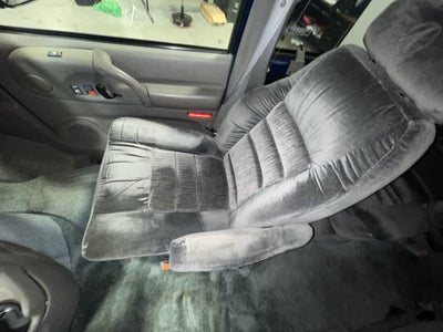 2000 Chevrolet Astro w/YF7