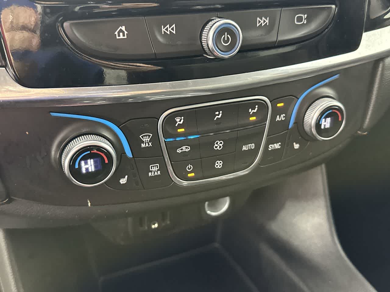 2018 Chevrolet Traverse LT Cloth