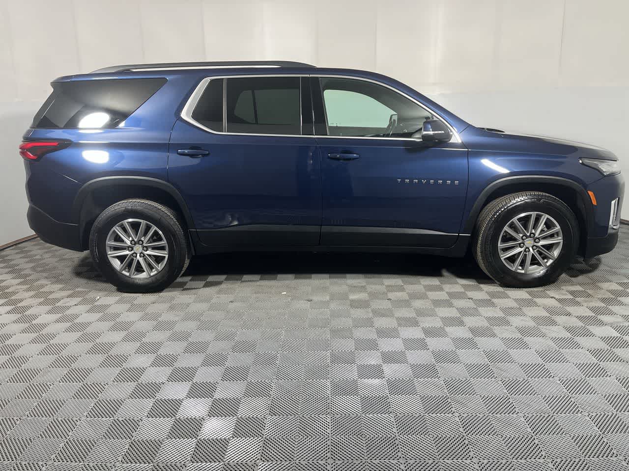 2022 Chevrolet Traverse LT Cloth