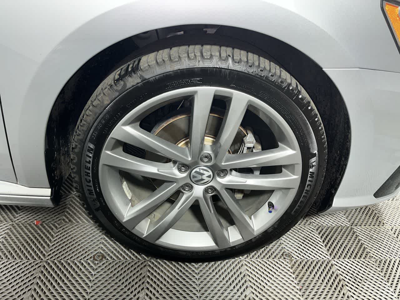 2019 Volkswagen Passat 2.0T SE R-Line