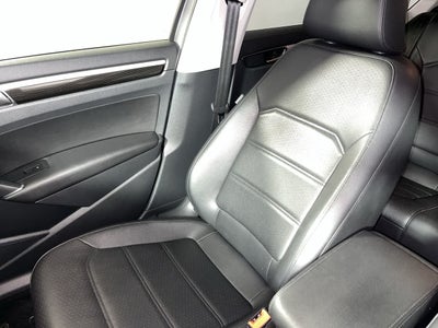 2019 Volkswagen Passat 2.0T SE R-Line