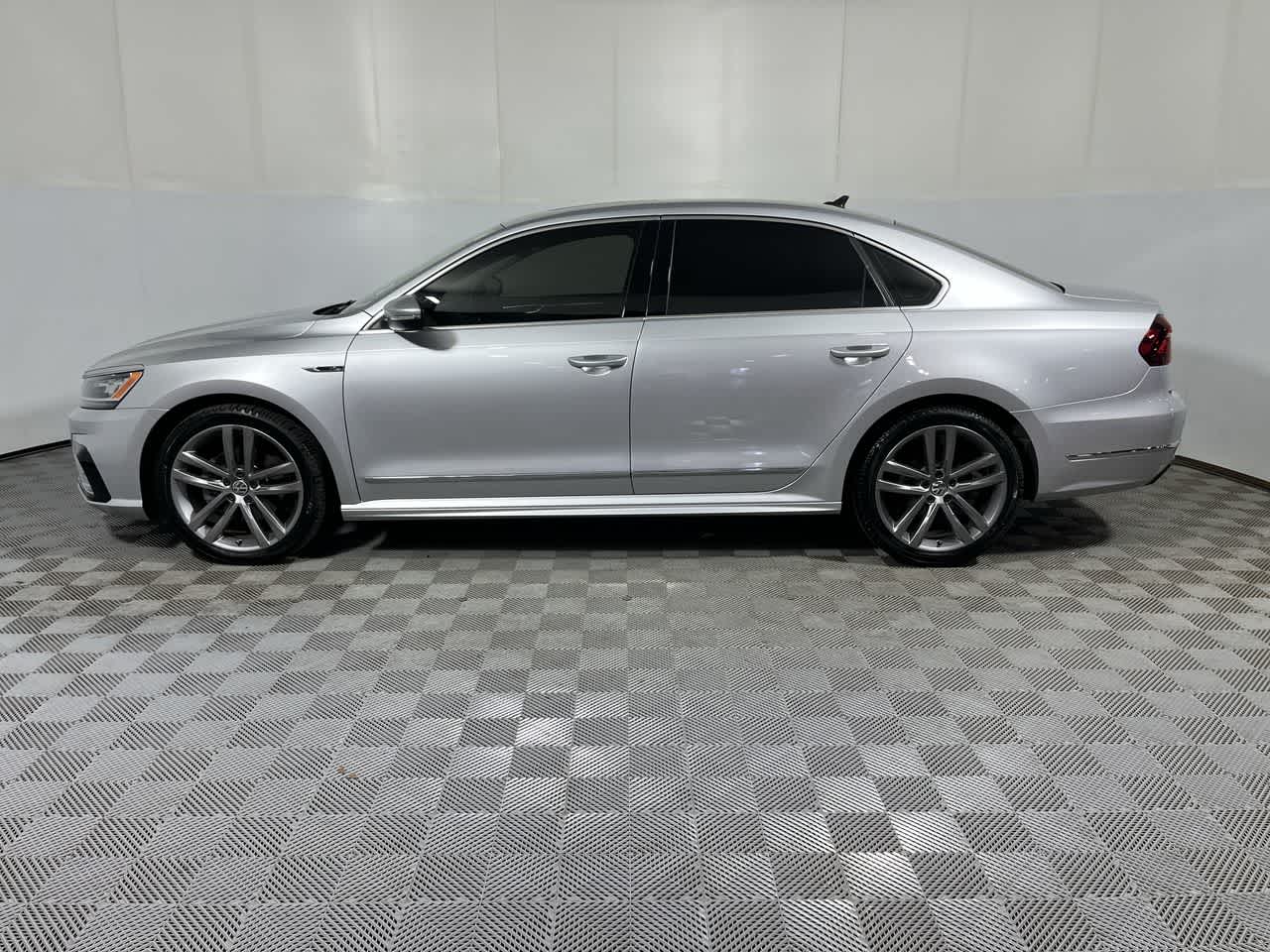 2019 Volkswagen Passat 2.0T SE R-Line