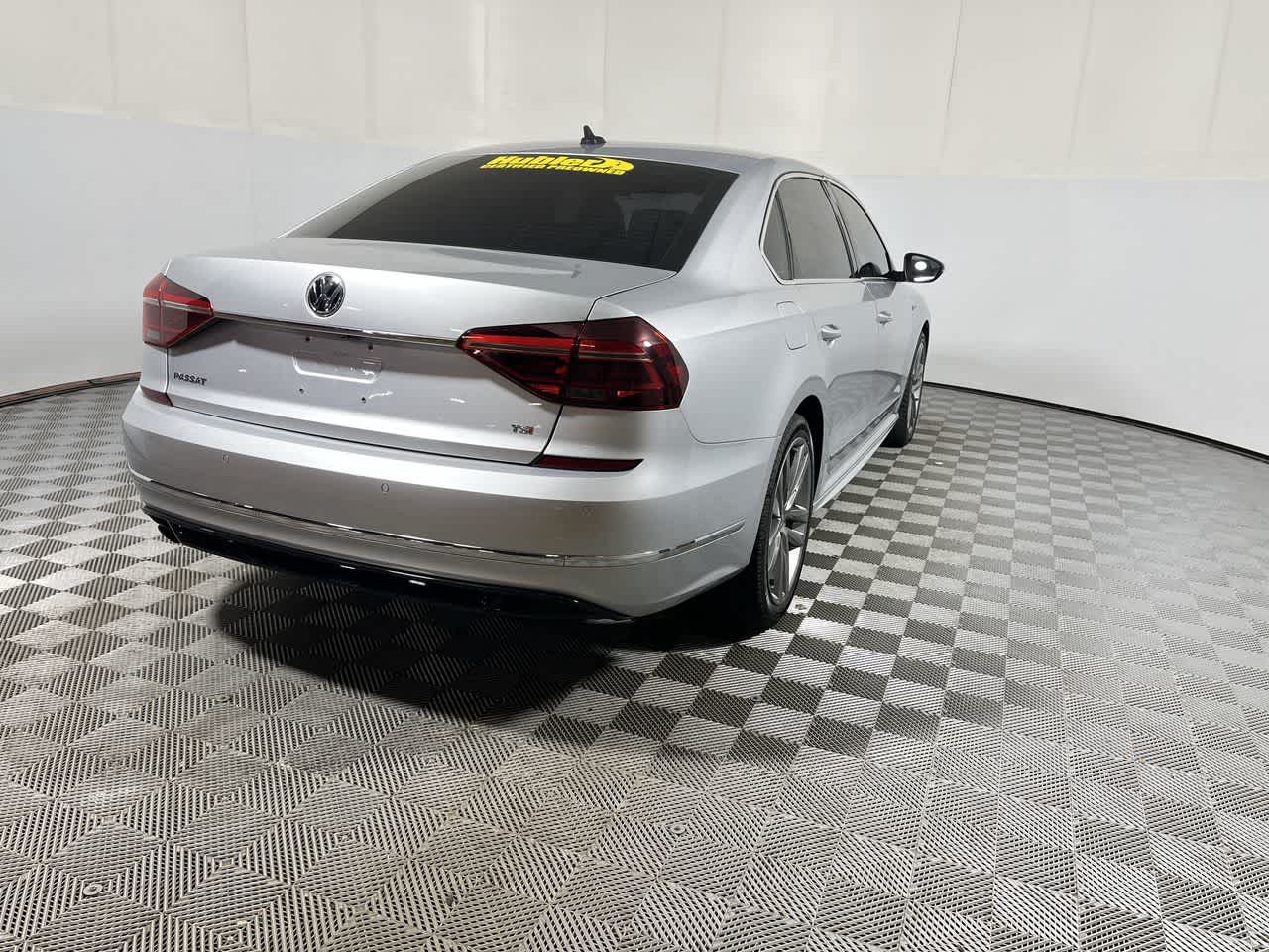 2019 Volkswagen Passat 2.0T SE R-Line