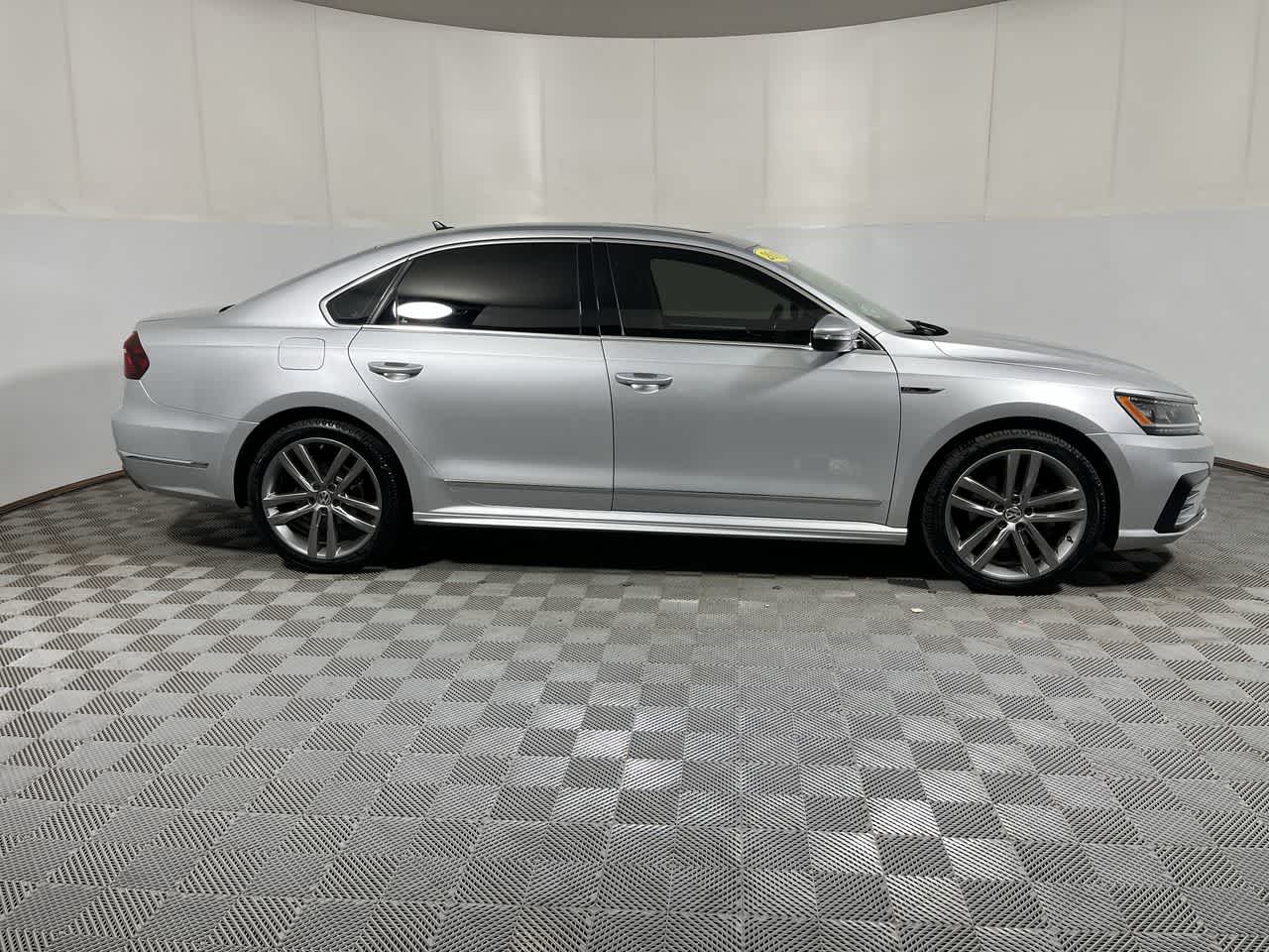 2019 Volkswagen Passat 2.0T SE R-Line
