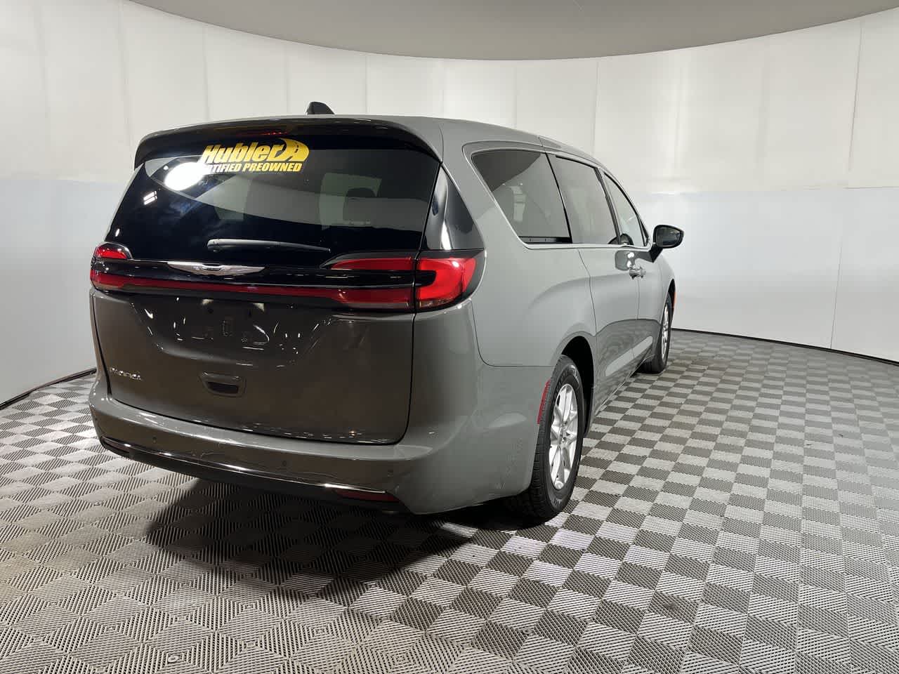 2025 Chrysler Pacifica Select