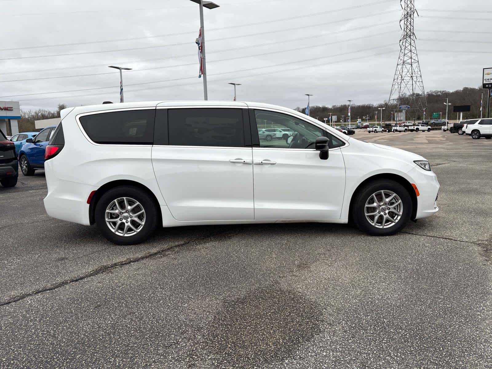 2024 Chrysler Pacifica Touring L