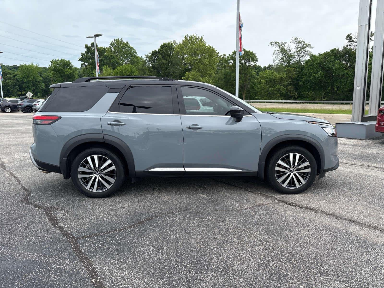 2022 Nissan Pathfinder Platinum