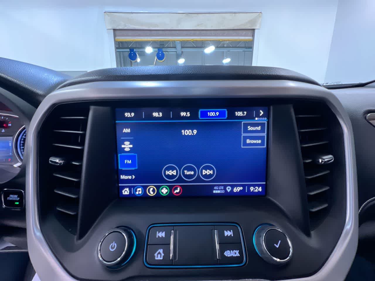 2023 GMC Acadia SLE