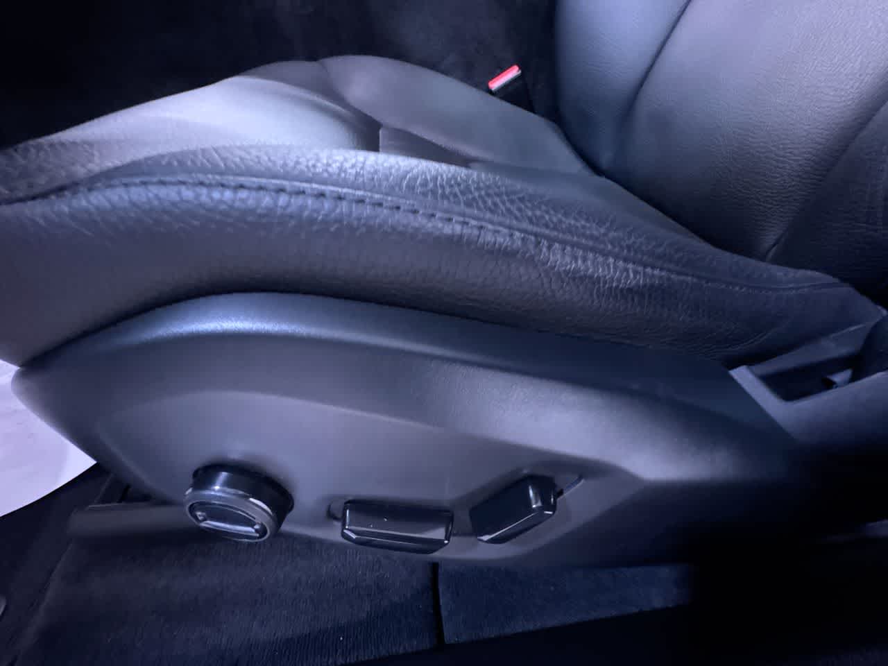 2023 Volvo XC60 Plus Dark Theme