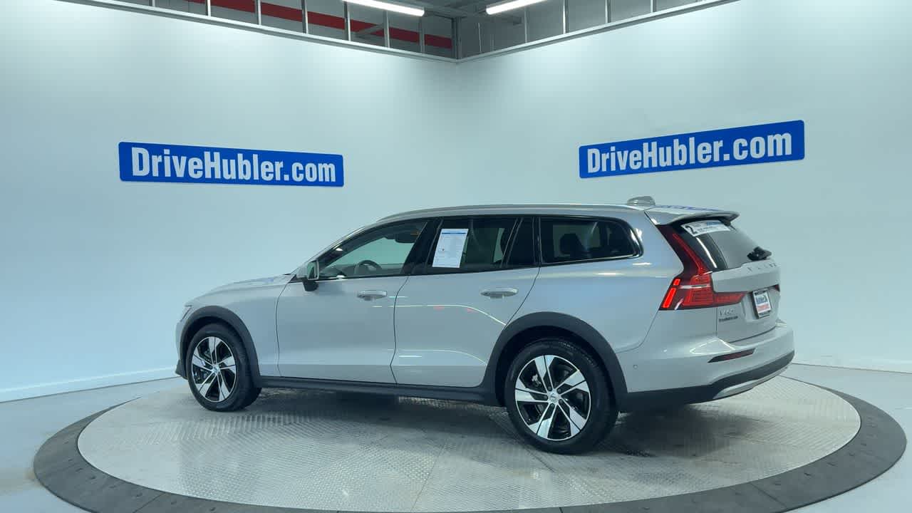 2025 Volvo V60 Cross Country Plus