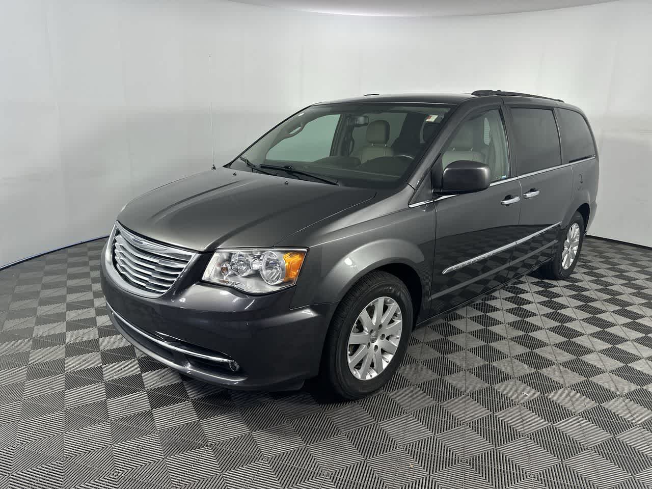 2016 Chrysler Town & Country Touring