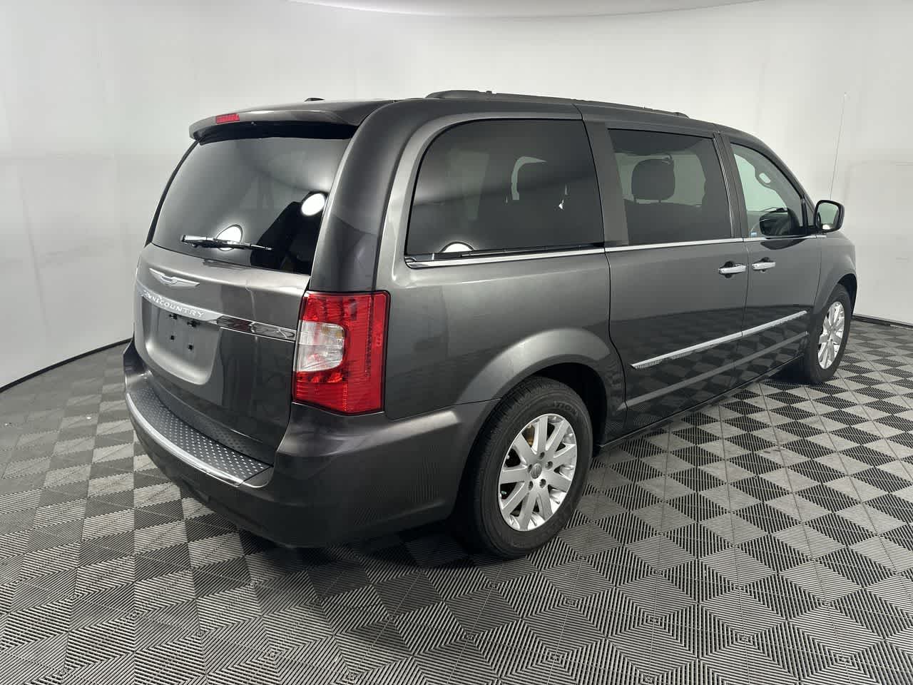2016 Chrysler Town & Country Touring