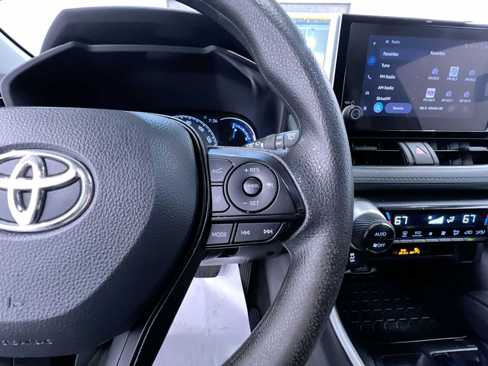 2023 Toyota RAV4 Hybrid XLE