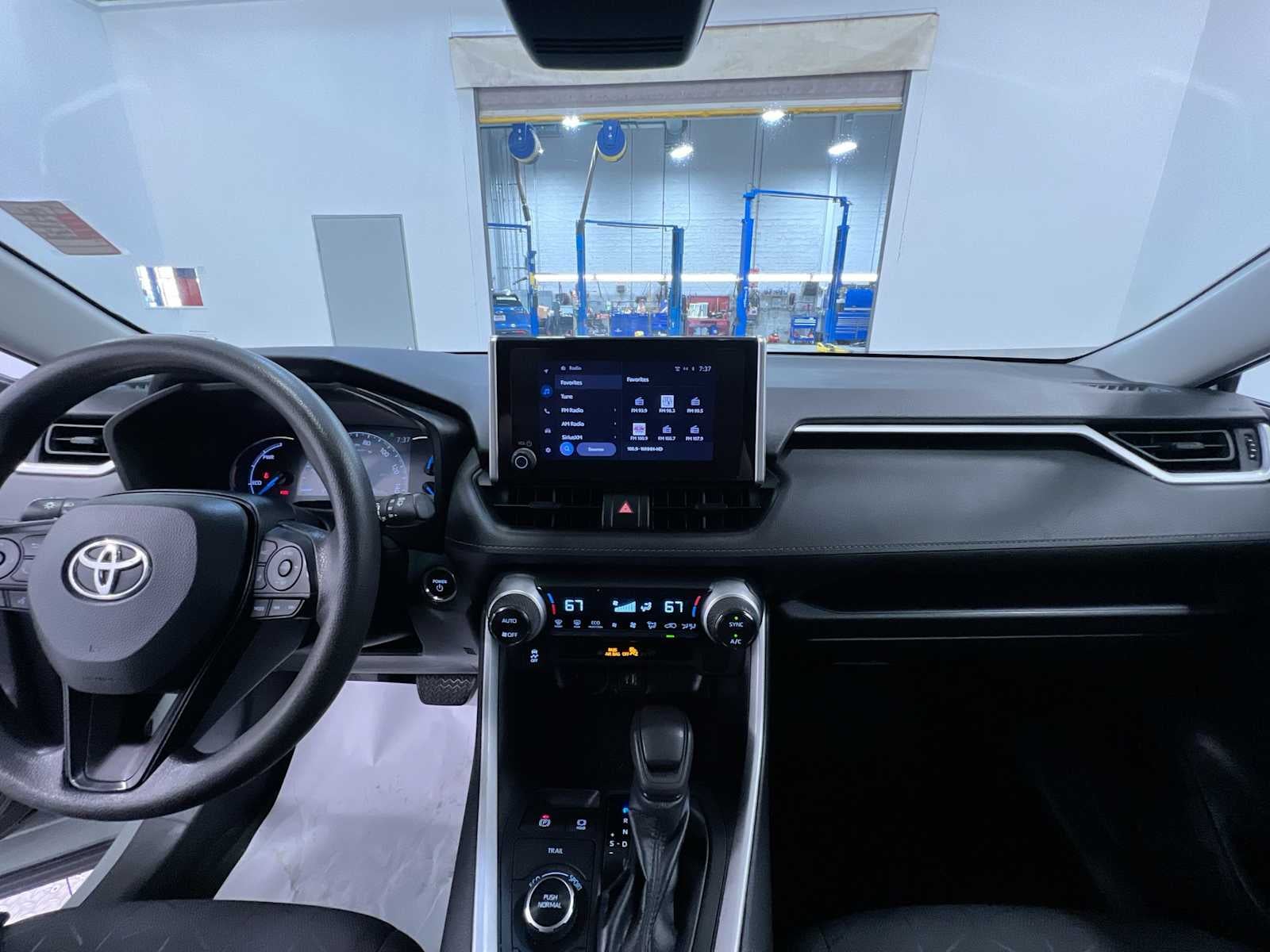 2023 Toyota RAV4 Hybrid XLE