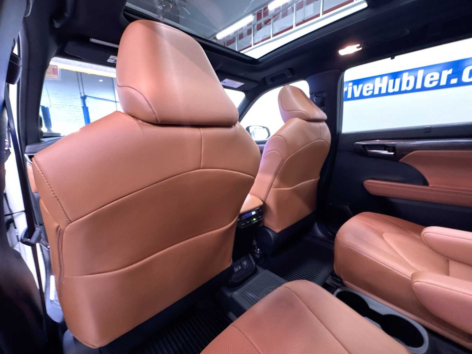 2025 Toyota Highlander Hybrid Platinum