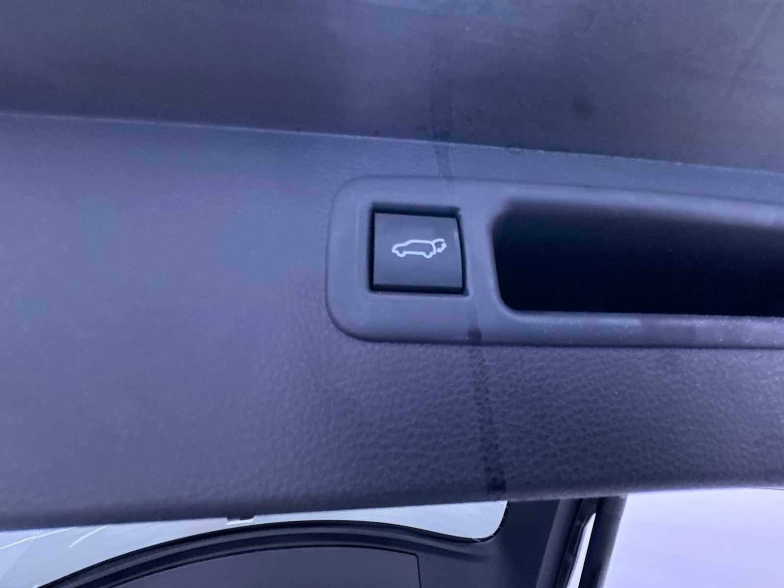 2025 Toyota Highlander Hybrid Platinum