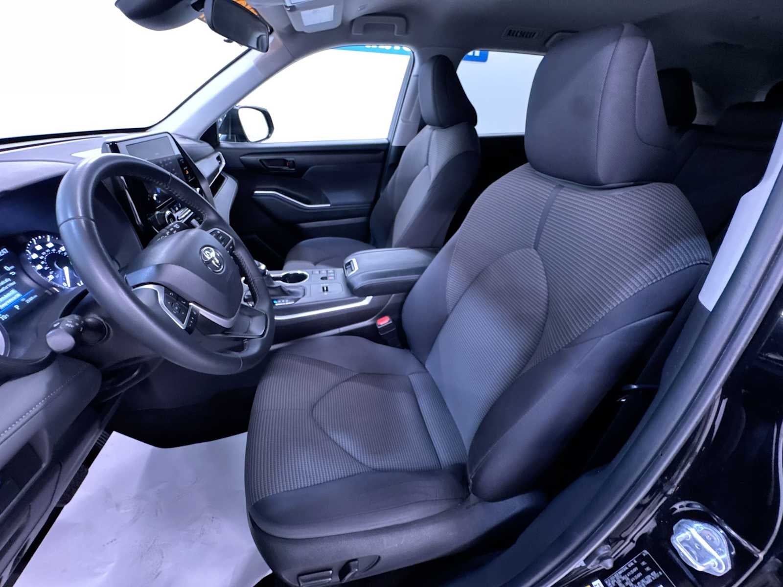2025 Toyota Highlander LE