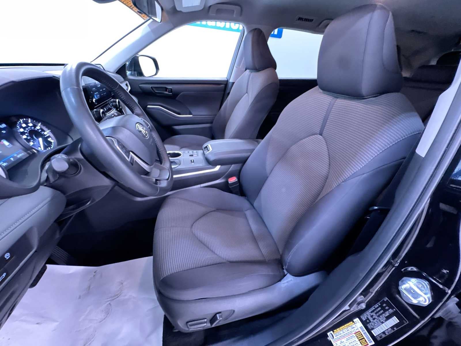 2025 Toyota Highlander LE