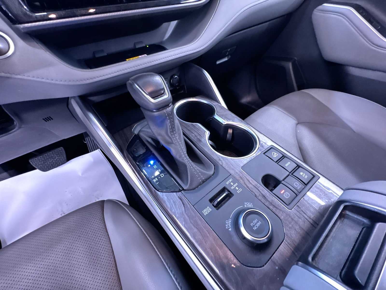 2025 Toyota Highlander Platinum