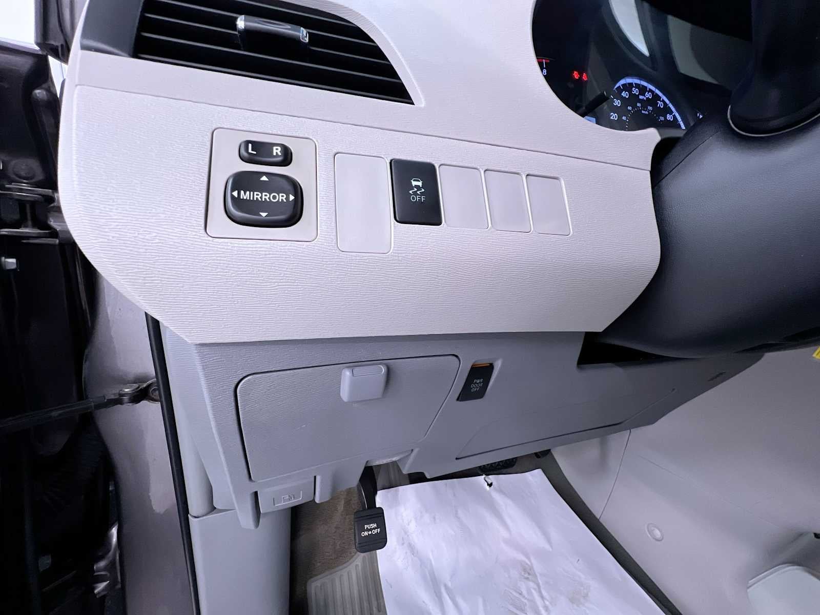 2013 Toyota Sienna LE