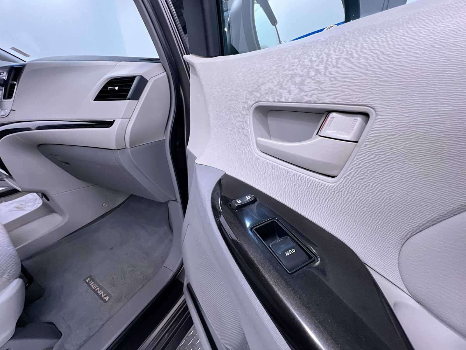 2013 Toyota Sienna LE