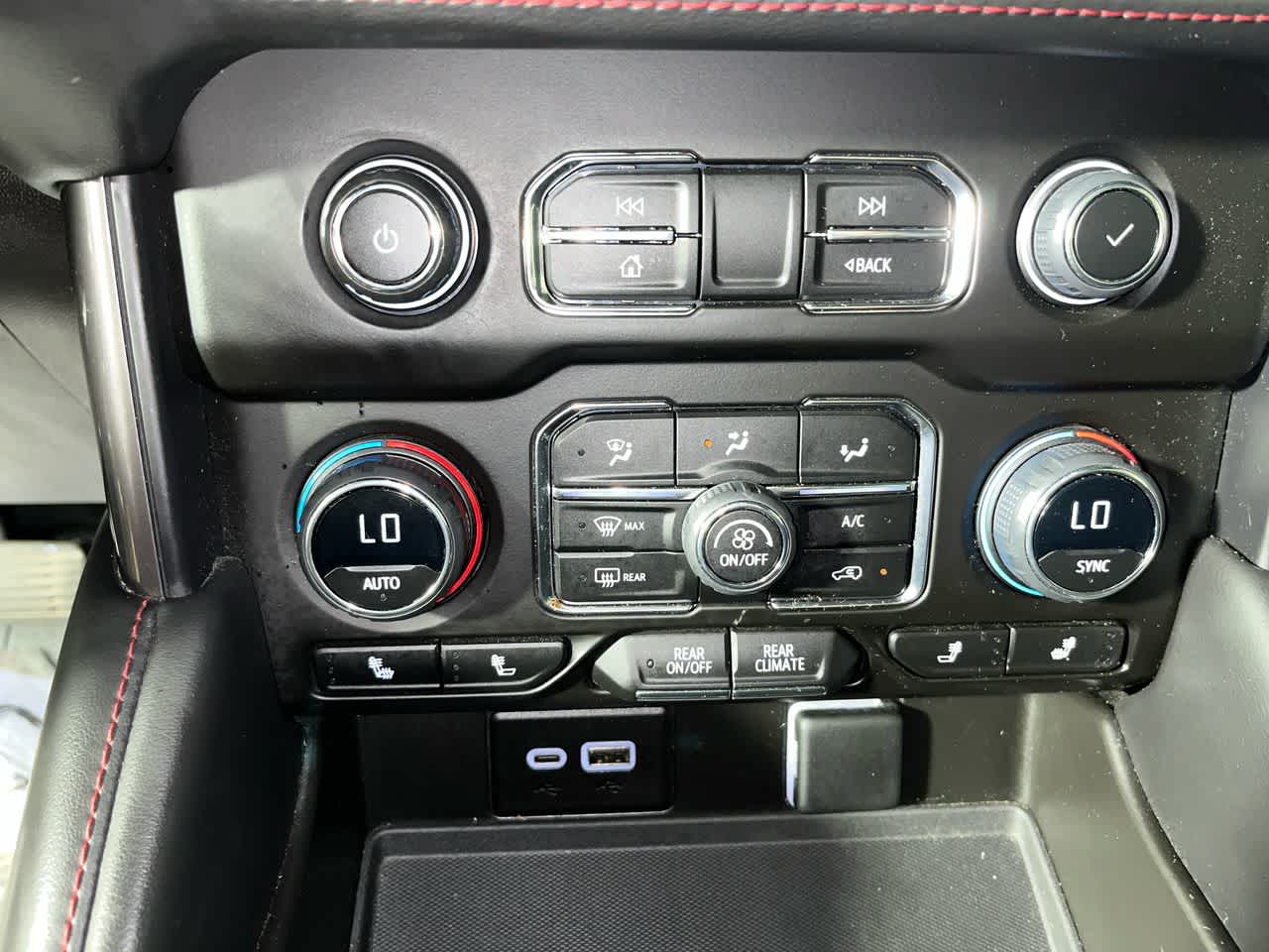 2023 Chevrolet Suburban RST