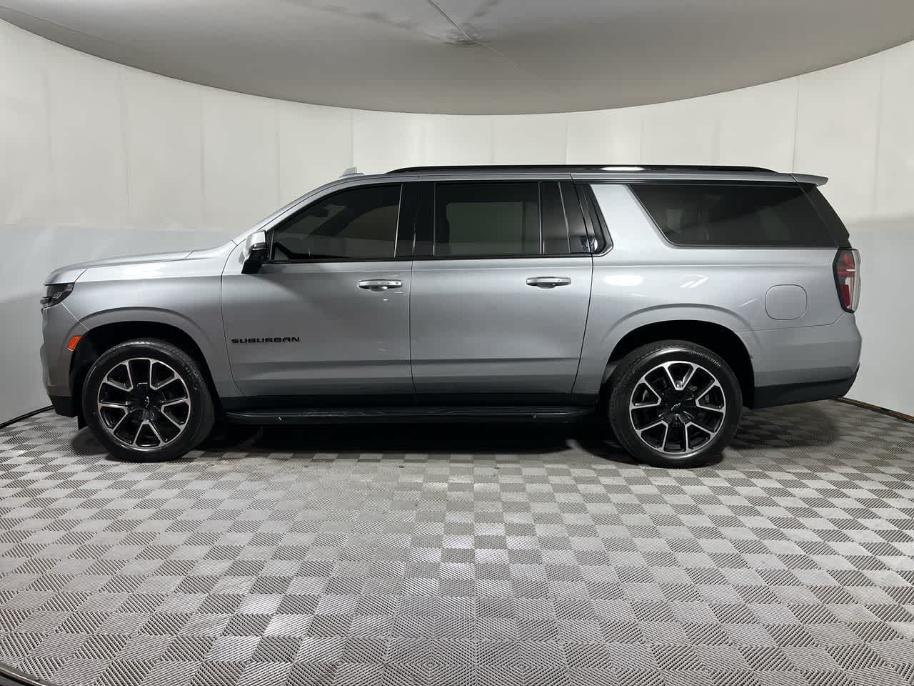2023 Chevrolet Suburban RST