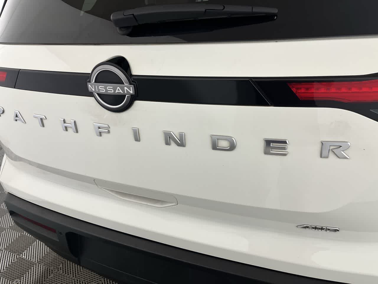 2025 Nissan Pathfinder SV