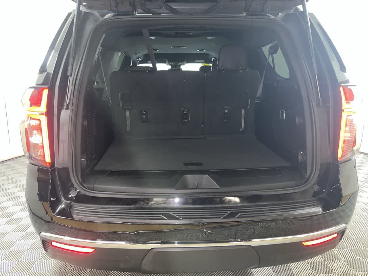 2023 Chevrolet Suburban LS