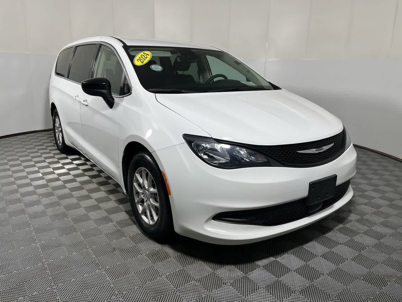 2024 Chrysler Voyager LX