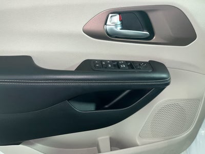 2024 Chrysler Voyager LX