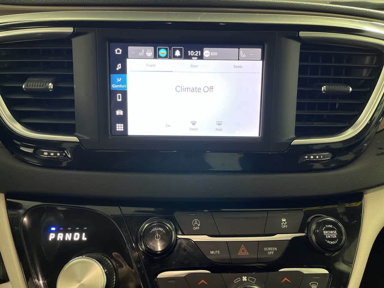 2024 Chrysler Voyager LX