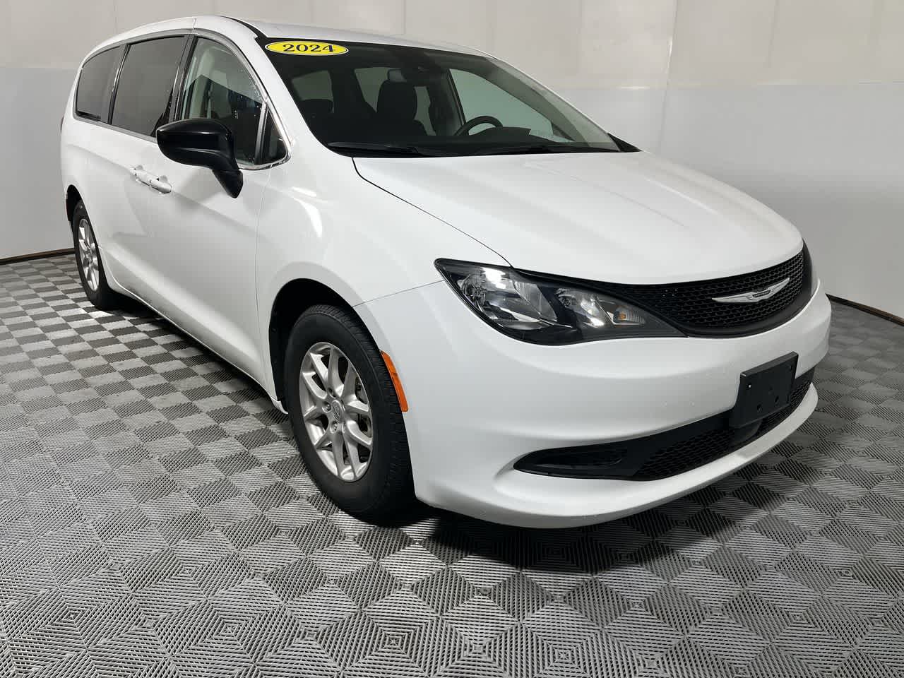 2024 Chrysler Voyager LX