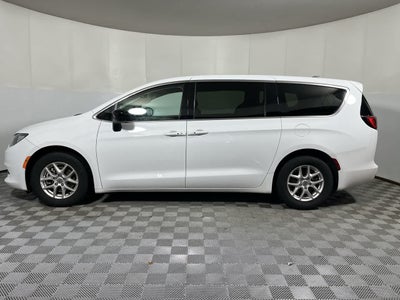 2024 Chrysler Voyager LX