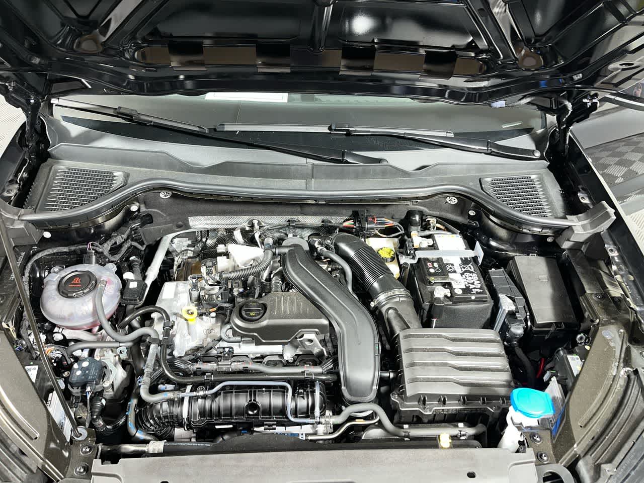 2025 Volkswagen Taos SE Black