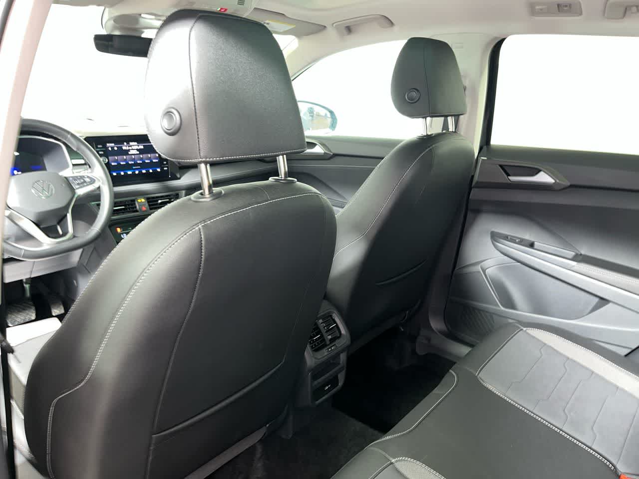 2025 Volkswagen Taos SE Black