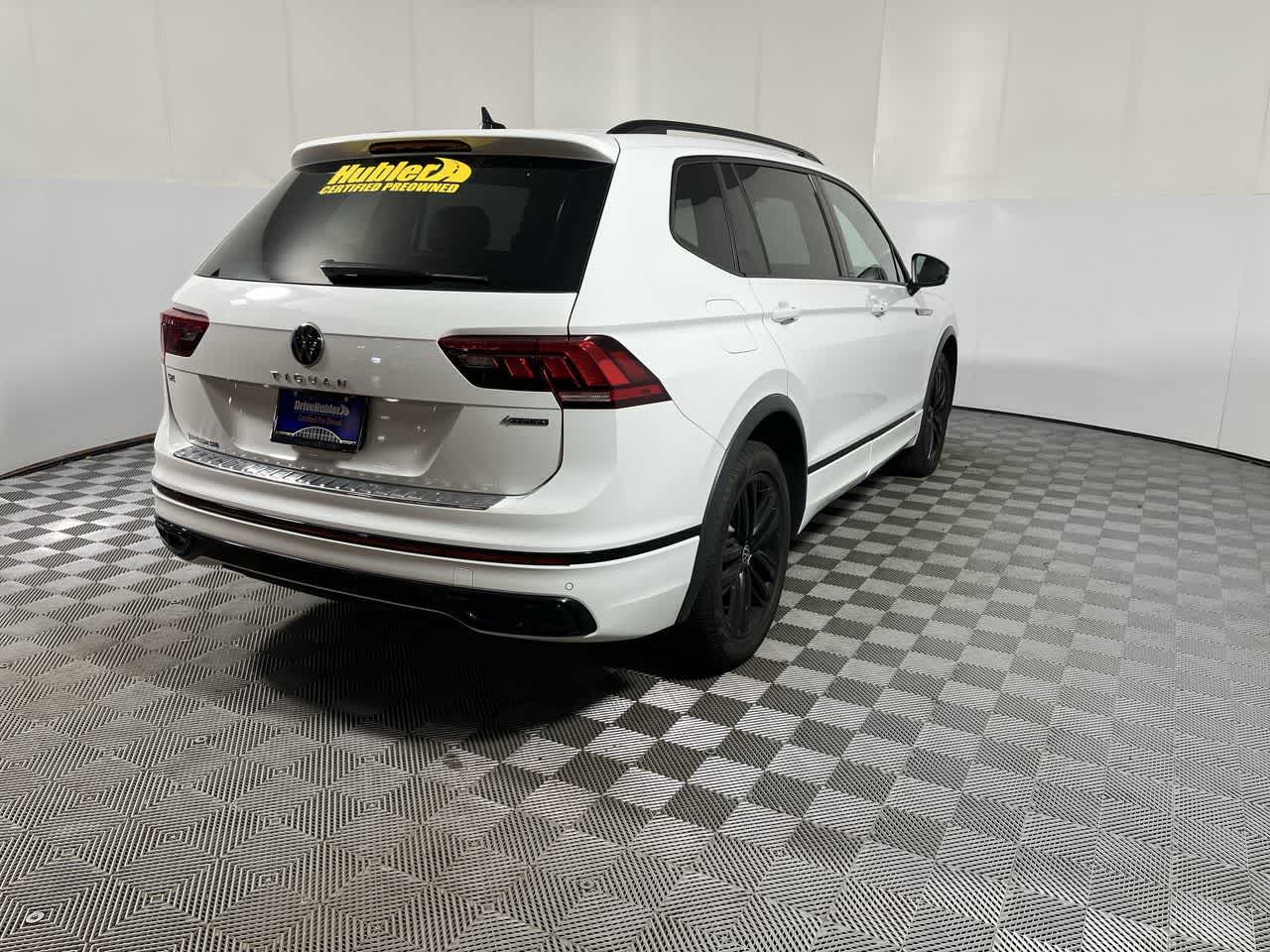 2022 Volkswagen Tiguan SE R-Line Black