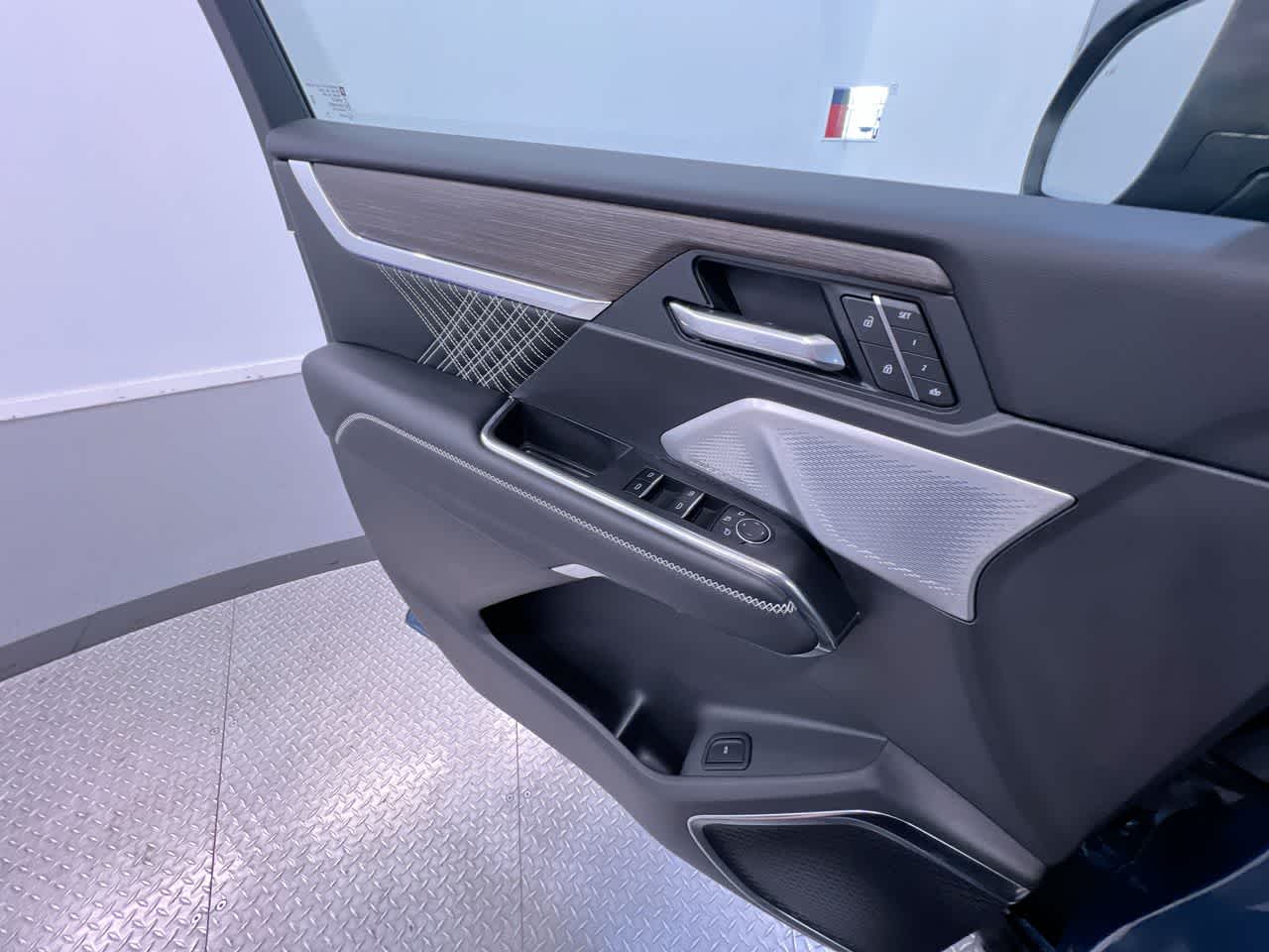 2025 GMC Acadia FWD Denali