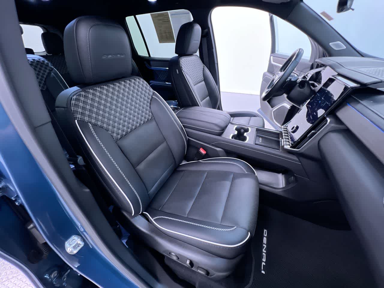 2025 GMC Acadia FWD Denali