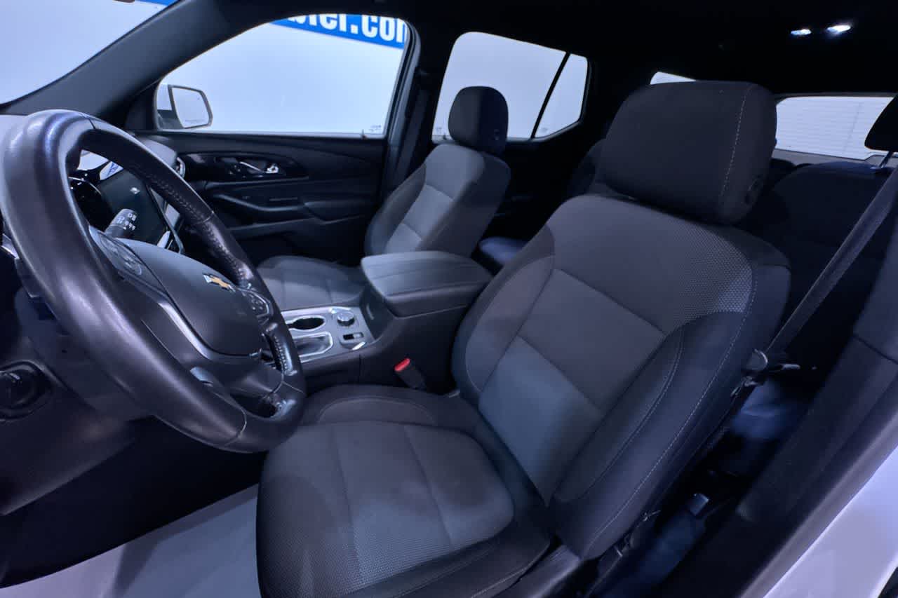 2022 Chevrolet Traverse LT Cloth