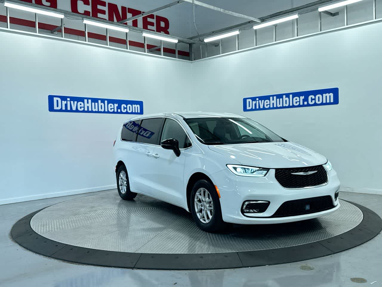 2024 Chrysler Pacifica Touring L's photo
